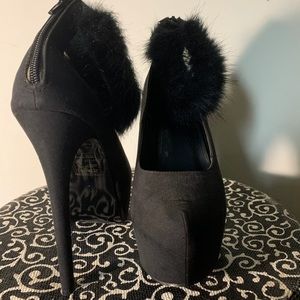 Black fur cuff heel